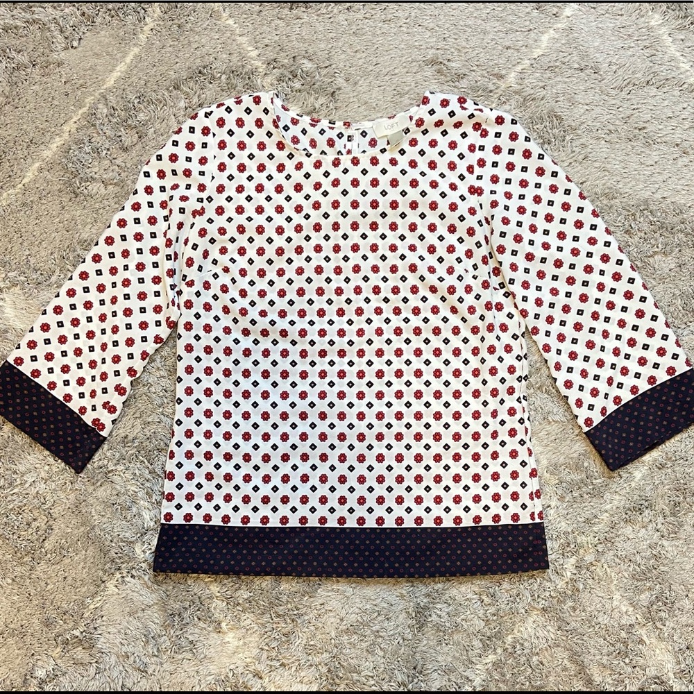 Ann Taylor Loft White Blouse w/ Burgundy Flowers & Navy Blue Diamonds. Sz. XS